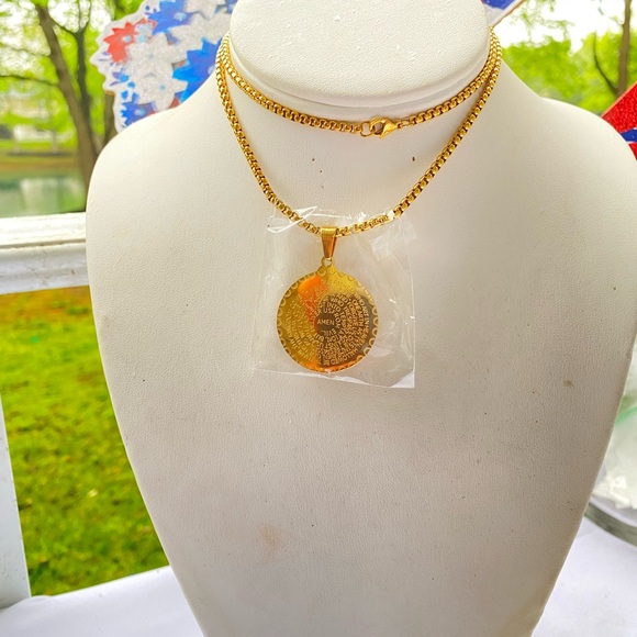 Jewelry - DEAL MACY DEPARTMENT  NECKLACE